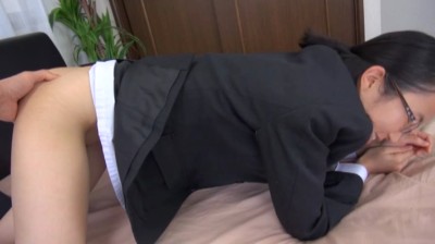 関西素人初撮り！学費を稼ぐため、AV！面接に来た関西弁の●校卒業したての超マジメっ娘を即SEX、そしてじゃまなマン毛を剃っちゃいました！！ 鈴木そら（仮名）18歳