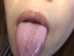 垂れ流し！美女の濃縮生唾液