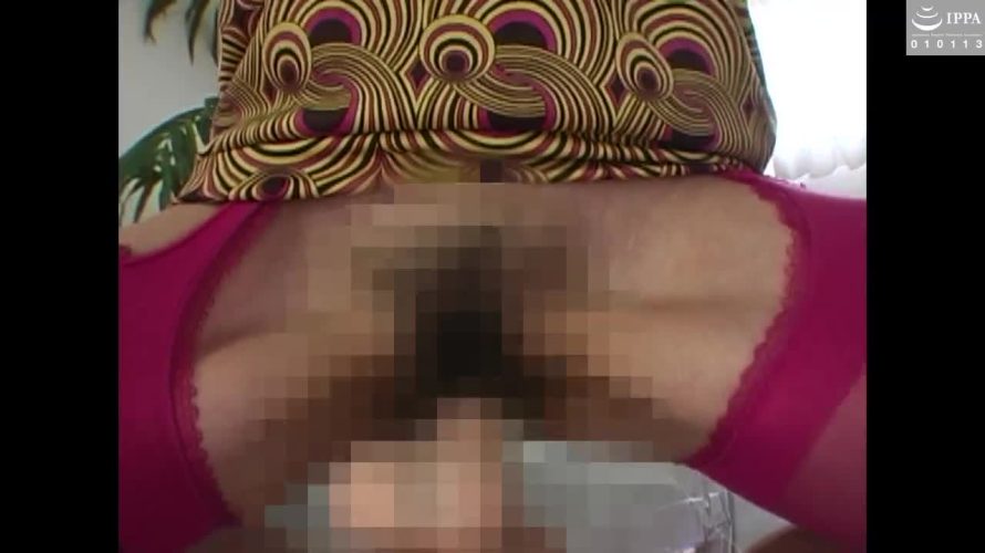 豊熟主婦による子宮に届く極太ディルドオナニー